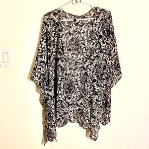 ANGL BLACK AND WHITE KIMONO